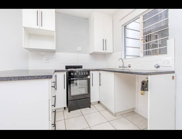 1 BEDROOM APARTMENT TO LET IN RADIOKOP